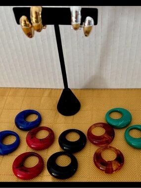 Joan Rivers Interchangeable Earring Set 5 Colors Lucite Hoop Gold/Silver Tone 11